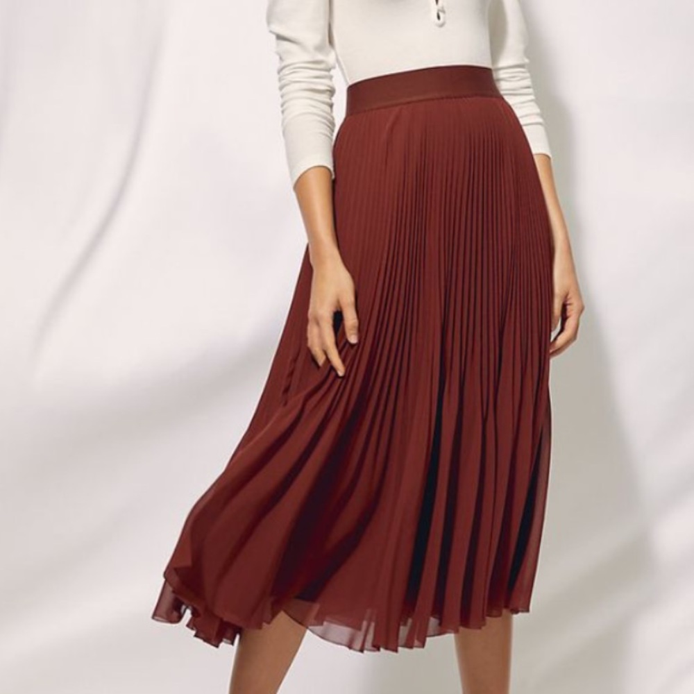 Cherry cola Twirl Babaton skirt size medium